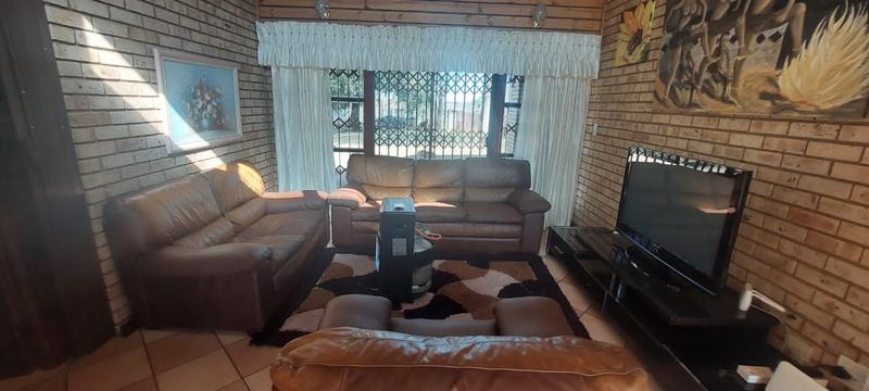 5 Bedroom Property for Sale in Riviera Park North West